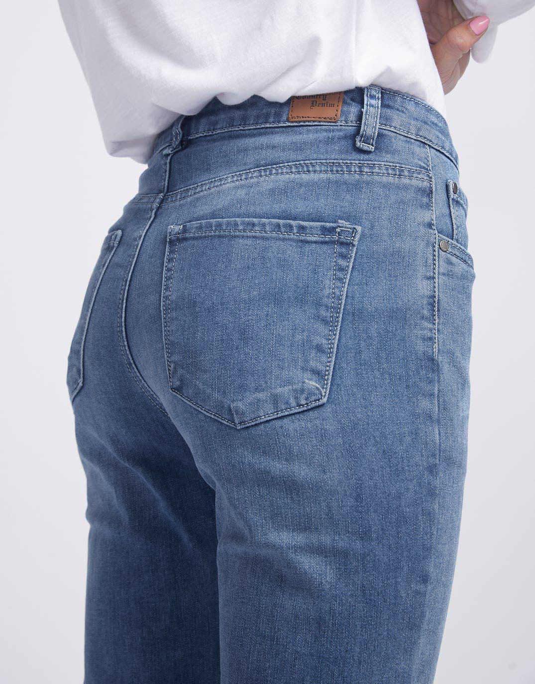 132 Fashion - Stretch Mom Jean - Mid Blue Wash - White & Co Living Jeans