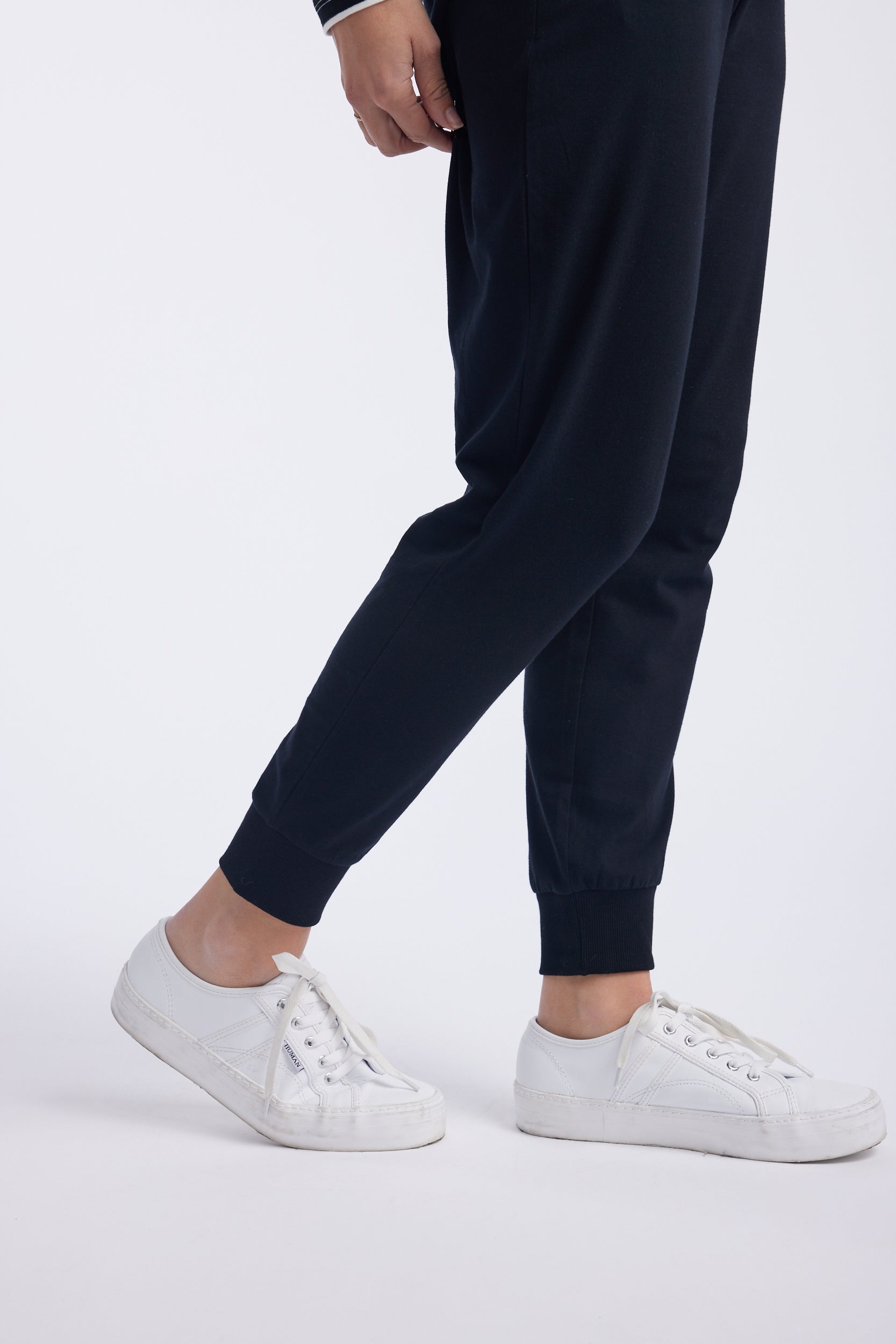 white-co-the-sunday-lounge-pant-black-womens-clothing