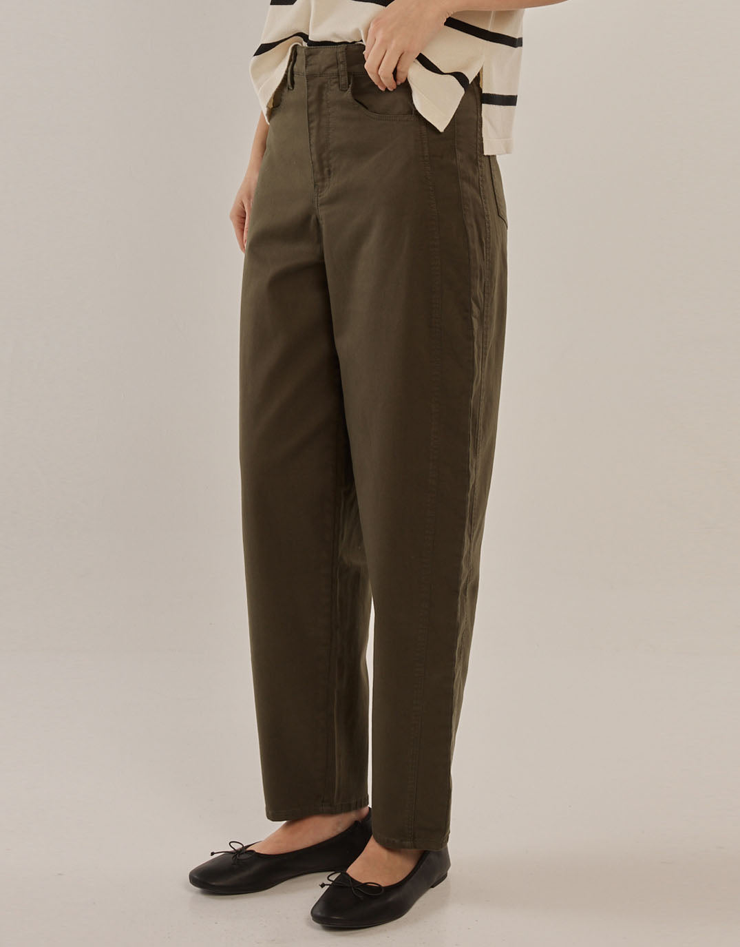 betty-basics-barrel-leg-chino-khaki-green-womens-clothing