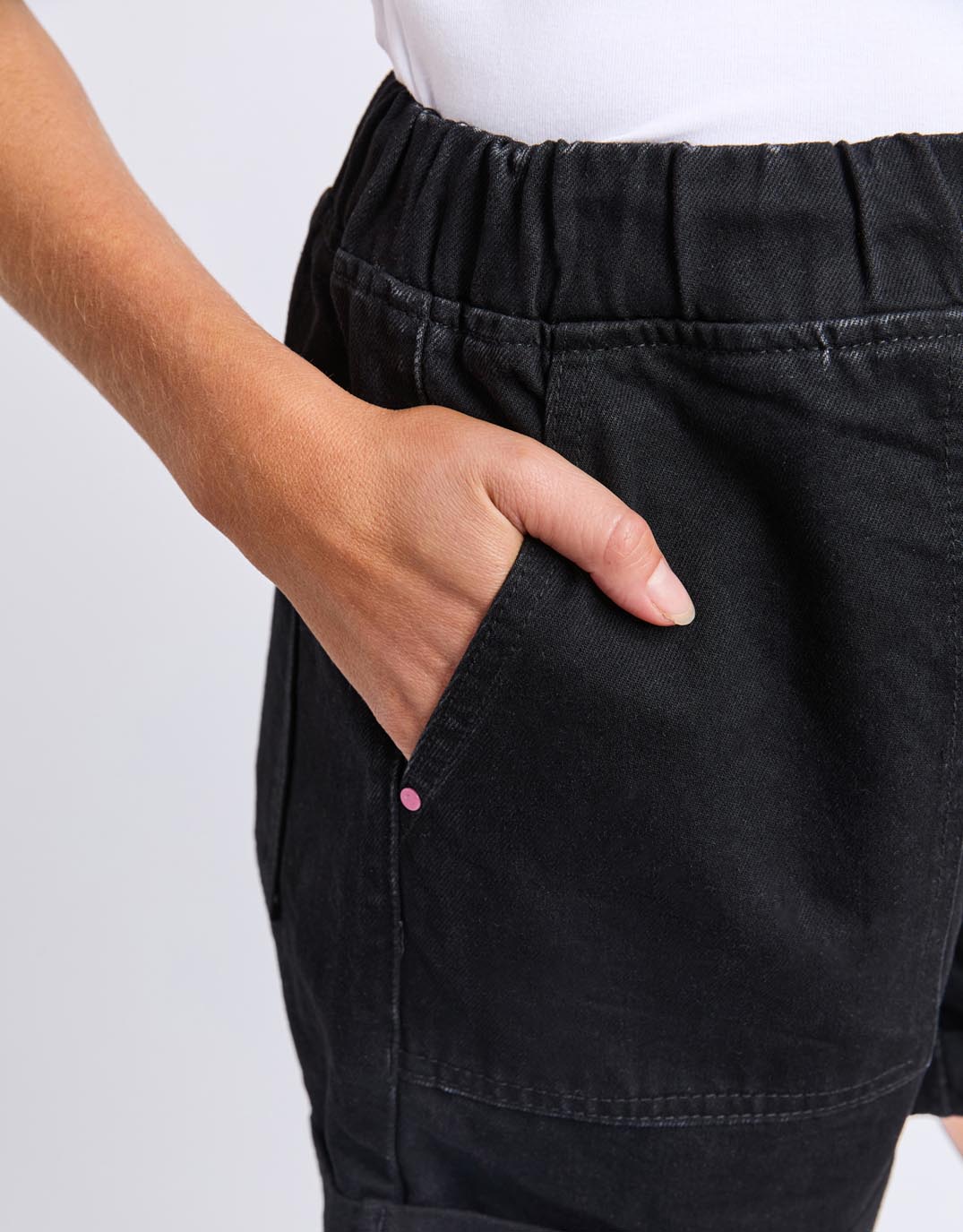 elm-emma-relaxed-short-black-womens-clothing