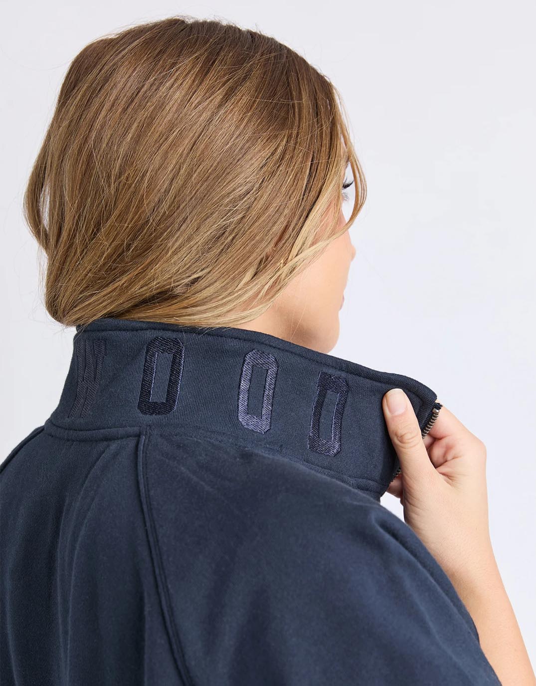 foxwood-piped-crew-solid-navy-womens-clothing