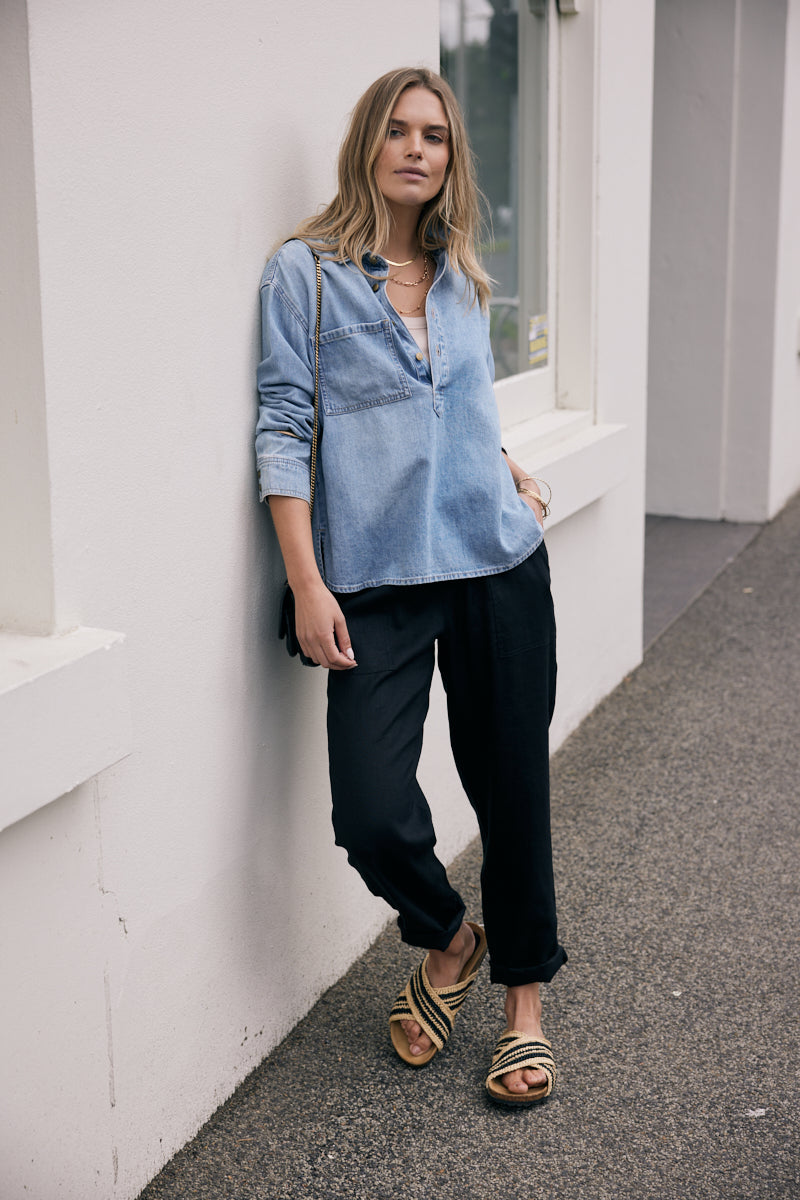 Henley Claudia Shirt - Mid Wash