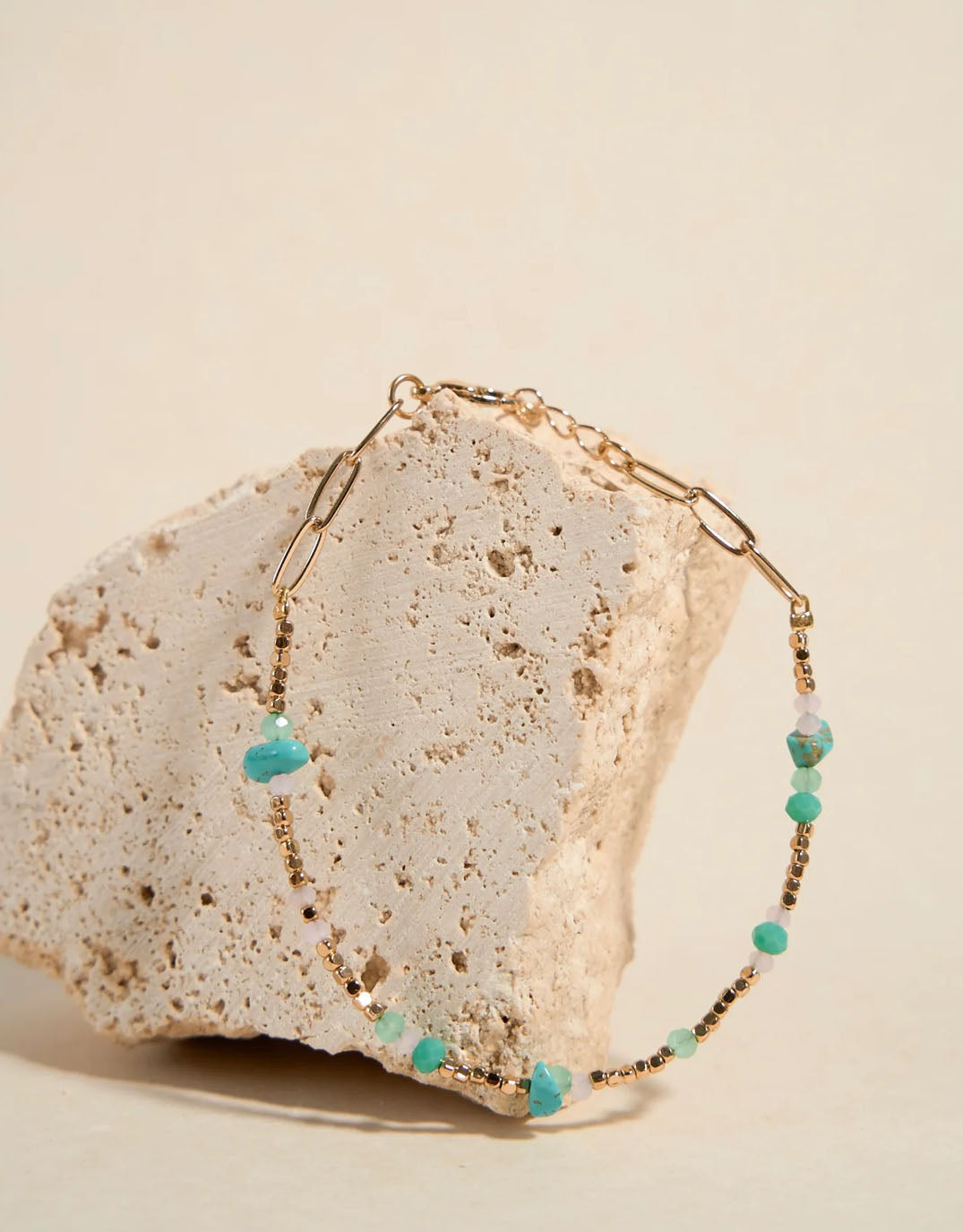 humble-heart-turquoise-bead-gold-bracelet