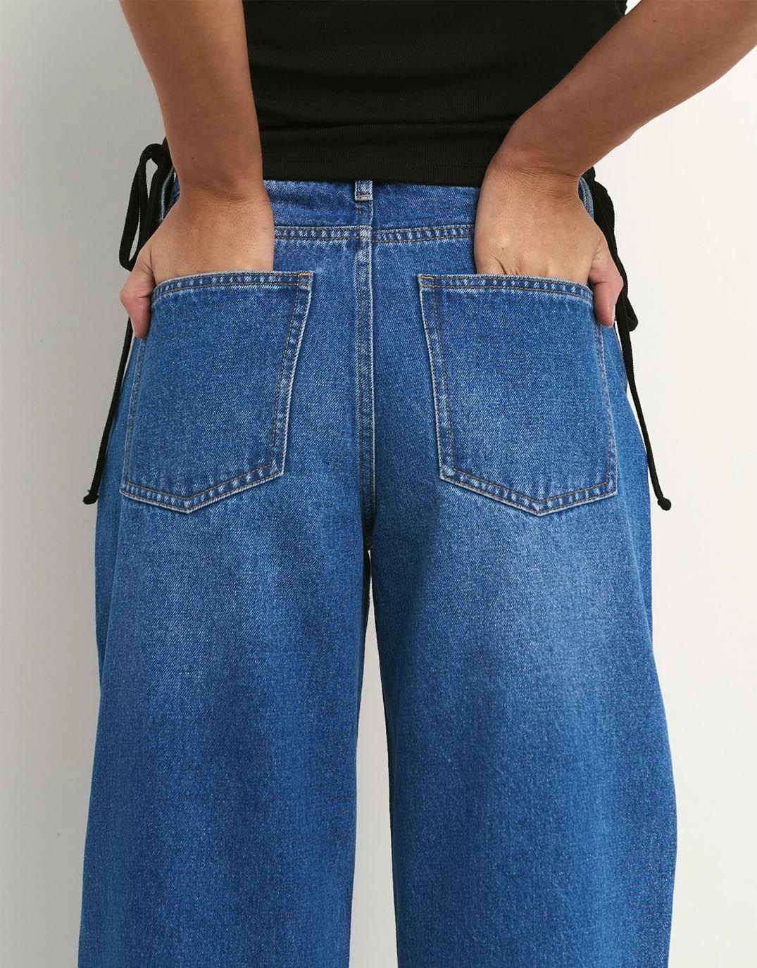 reunion-the-label-berlin-barrel-leg-jean-mid-blue-womens-clothing