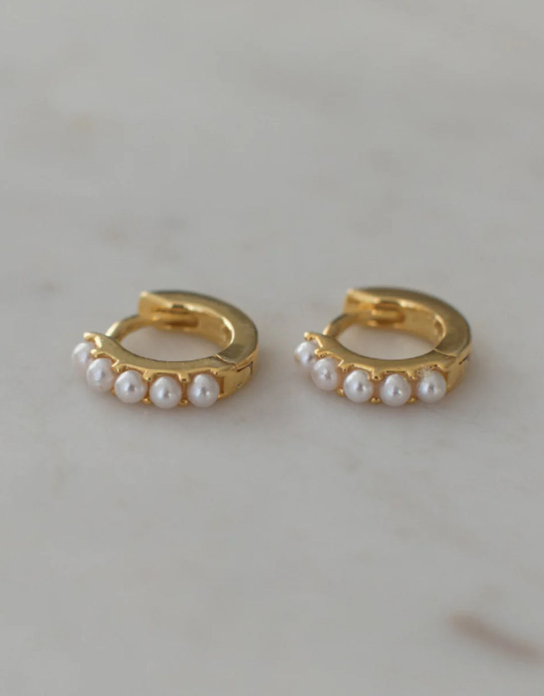 sophie-mini-pearl-huggie-gold-earrings