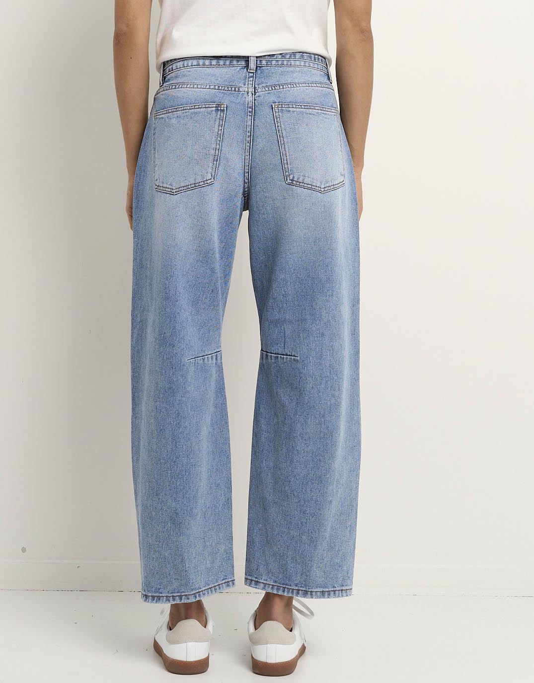 stories-be-told-campus-tie-waist-barrel-jeans-light-blue-denim-womens-clothing