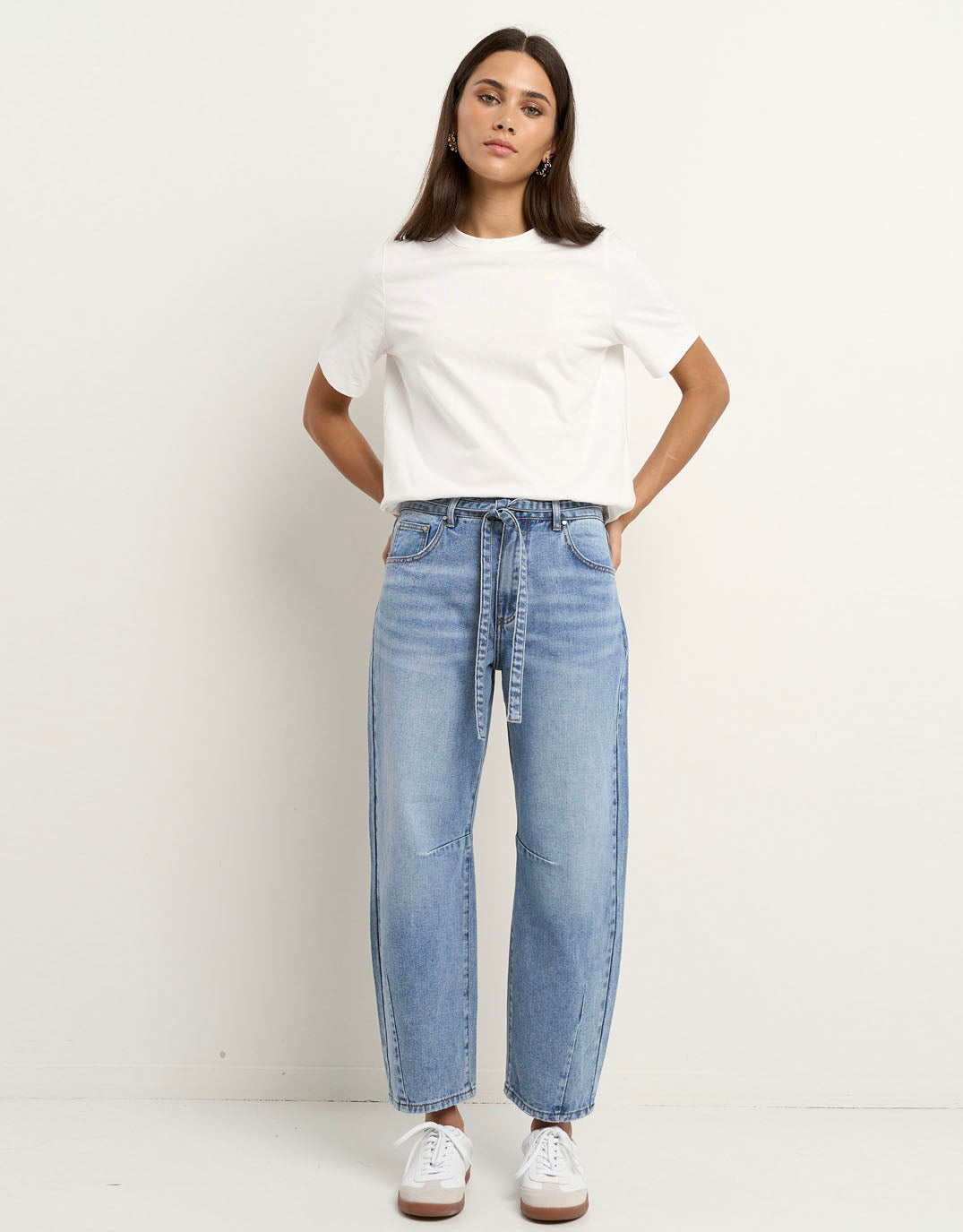 stories-be-told-campus-tie-waist-barrel-jeans-light-blue-denim-womens-clothing