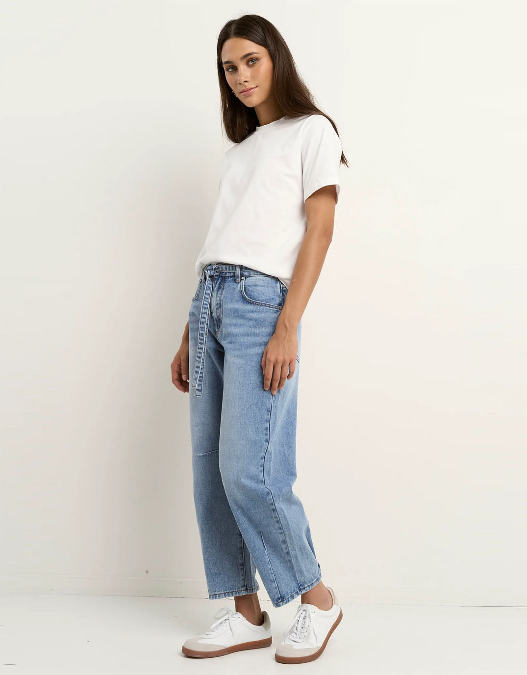 stories-be-told-campus-tie-waist-barrel-jeans-light-blue-denim-womens-clothing