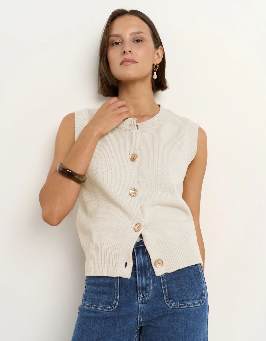 stories-be-told-trait-crewneck-knitted-vest-top-ivory-womens-clothing