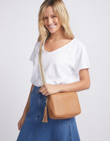 Zoe Classic Crossbody Bag - Tan