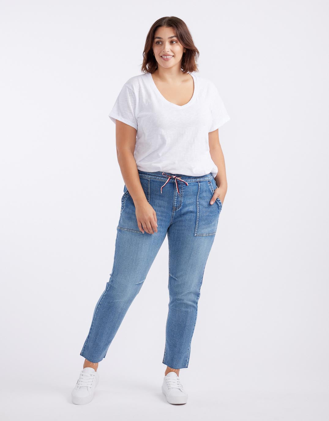 white-co-cara-raw-hem-denim-jogger-mid-wash-womens-clothing