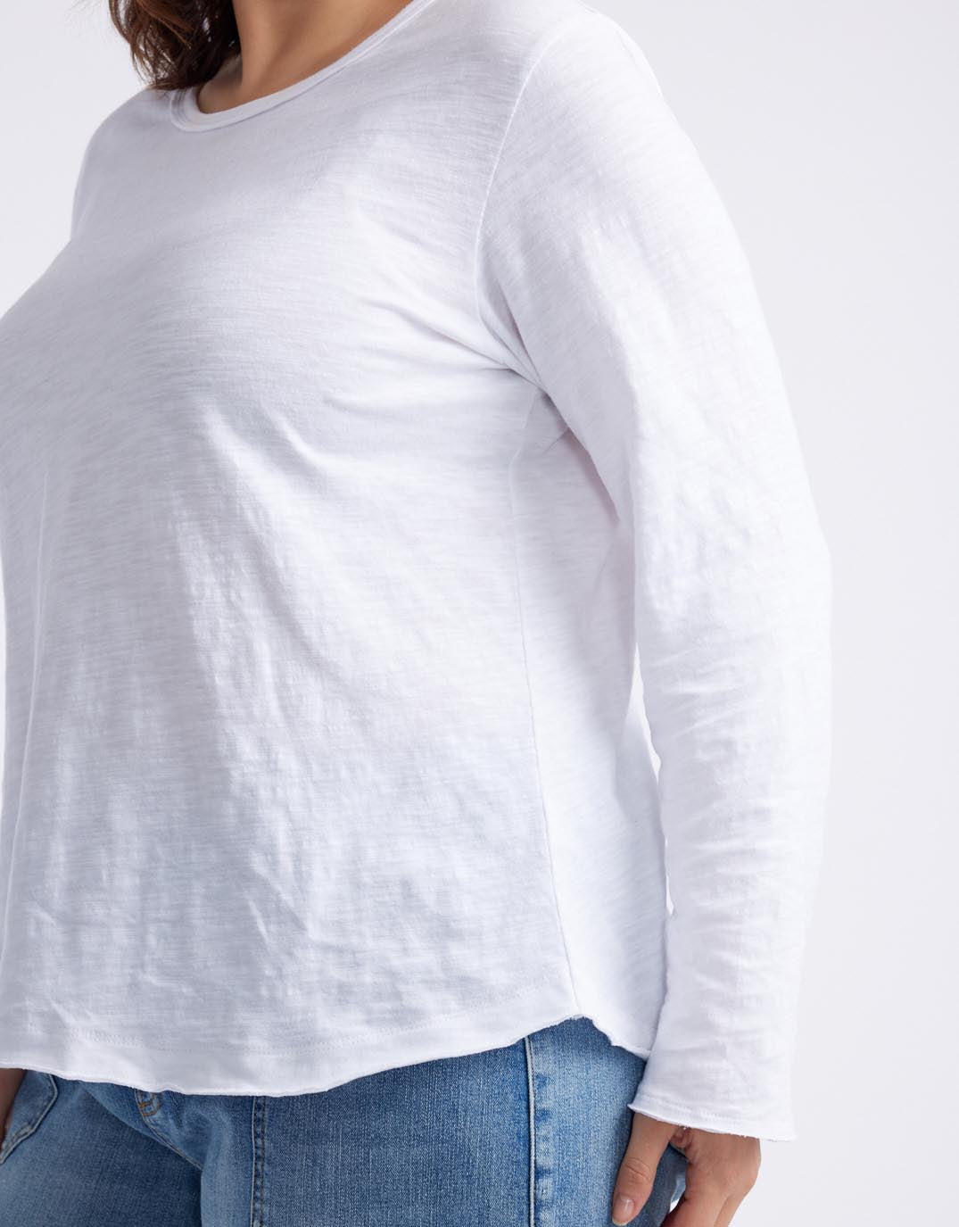 Essential Scoop Hem Long Sleeve T-shirt - White