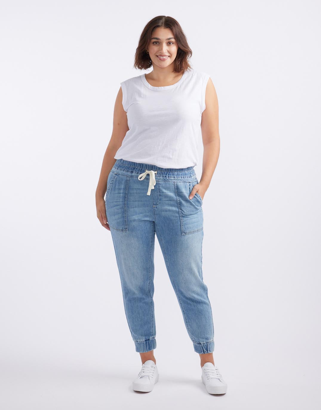 white-co-weekend-utility-pant-mid-wash-womens-clothing