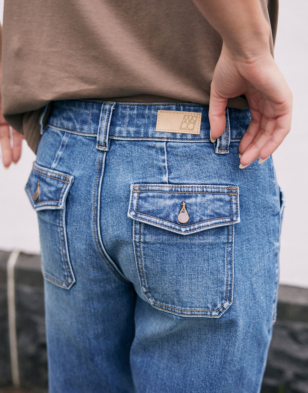Saskia Stretch Cargo Barrel Jean - Mid Wash