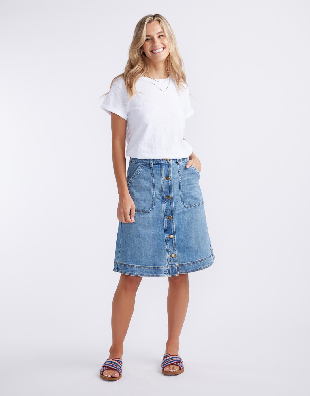 white-co-stevie-denim-skirt-mid-wash-womens-clothing