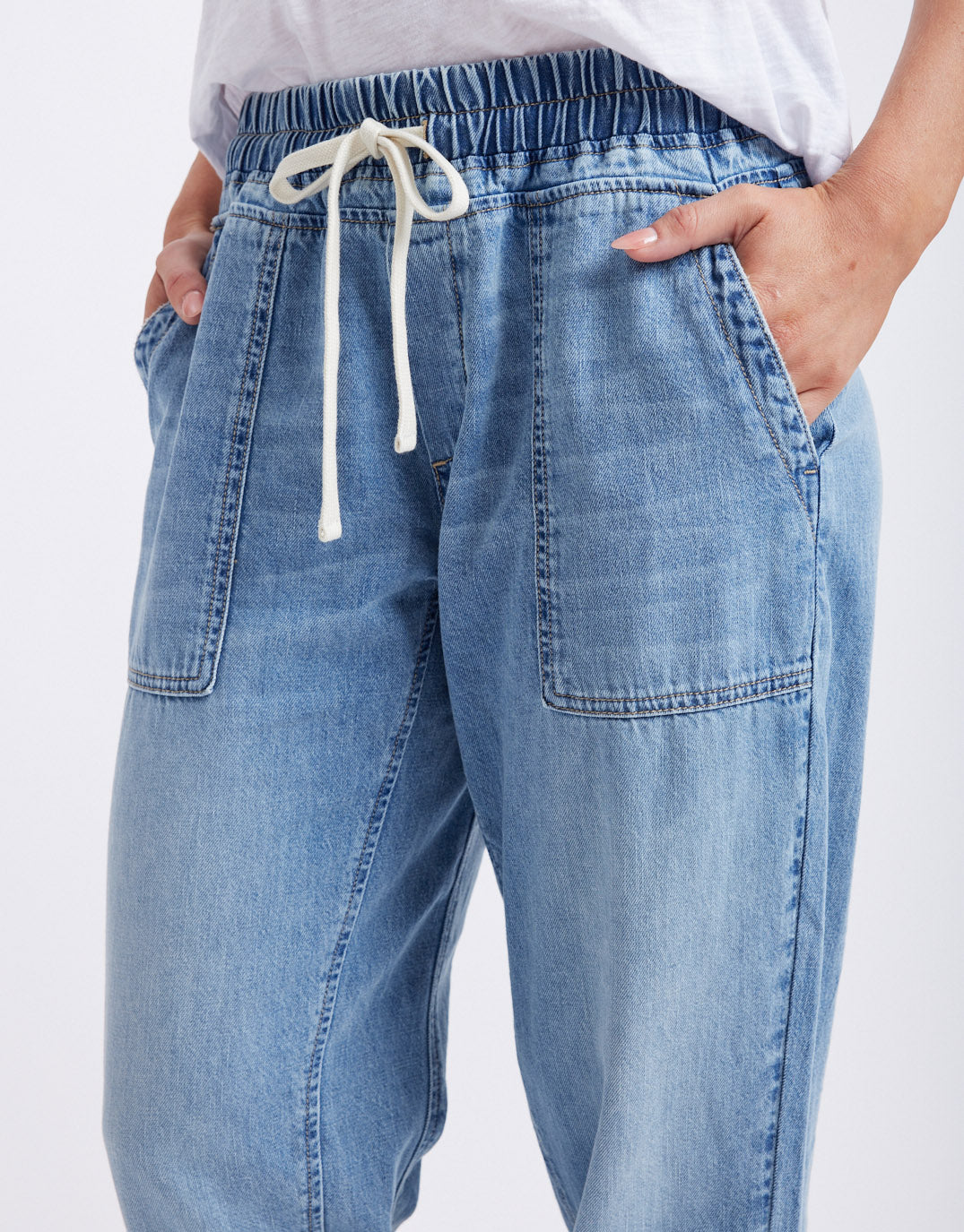 white-co-weekend-utility-pant-mid-wash-womens-clothing