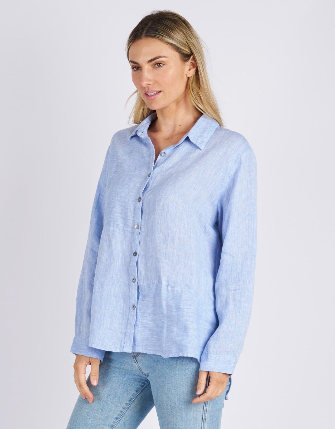 worthier-veya-linen-shirt-chambray-womens-clothing