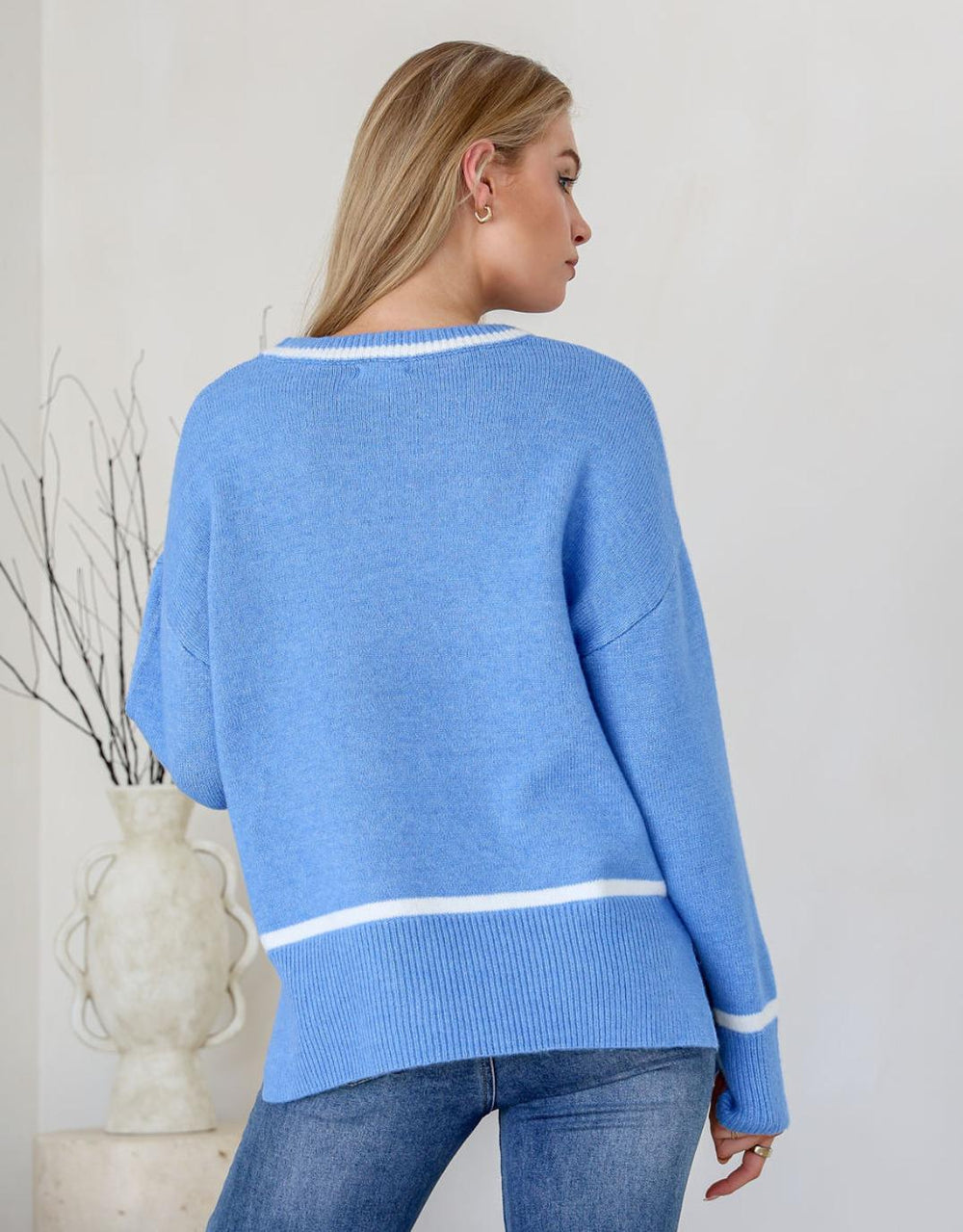 132-fashion-rylie-contrast-trim-slouch-knit-blue-winter-white-womens-clothing
