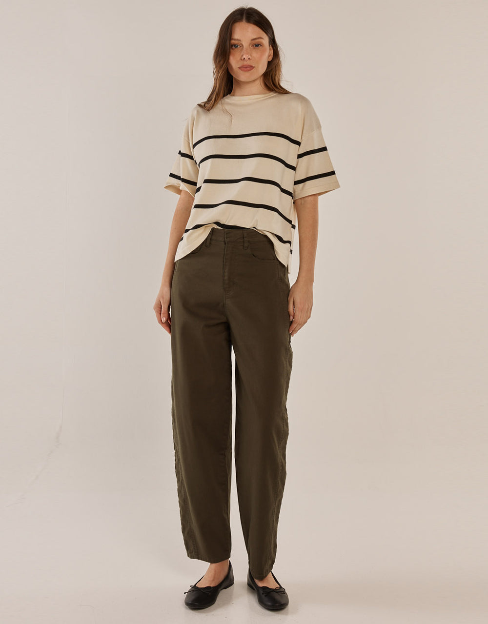 betty-basics-barrel-leg-chino-khaki-green-womens-clothing