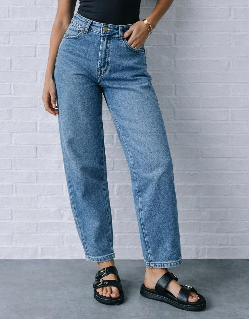 Harper Stretch Mum Barrel Jean - Mid Wash