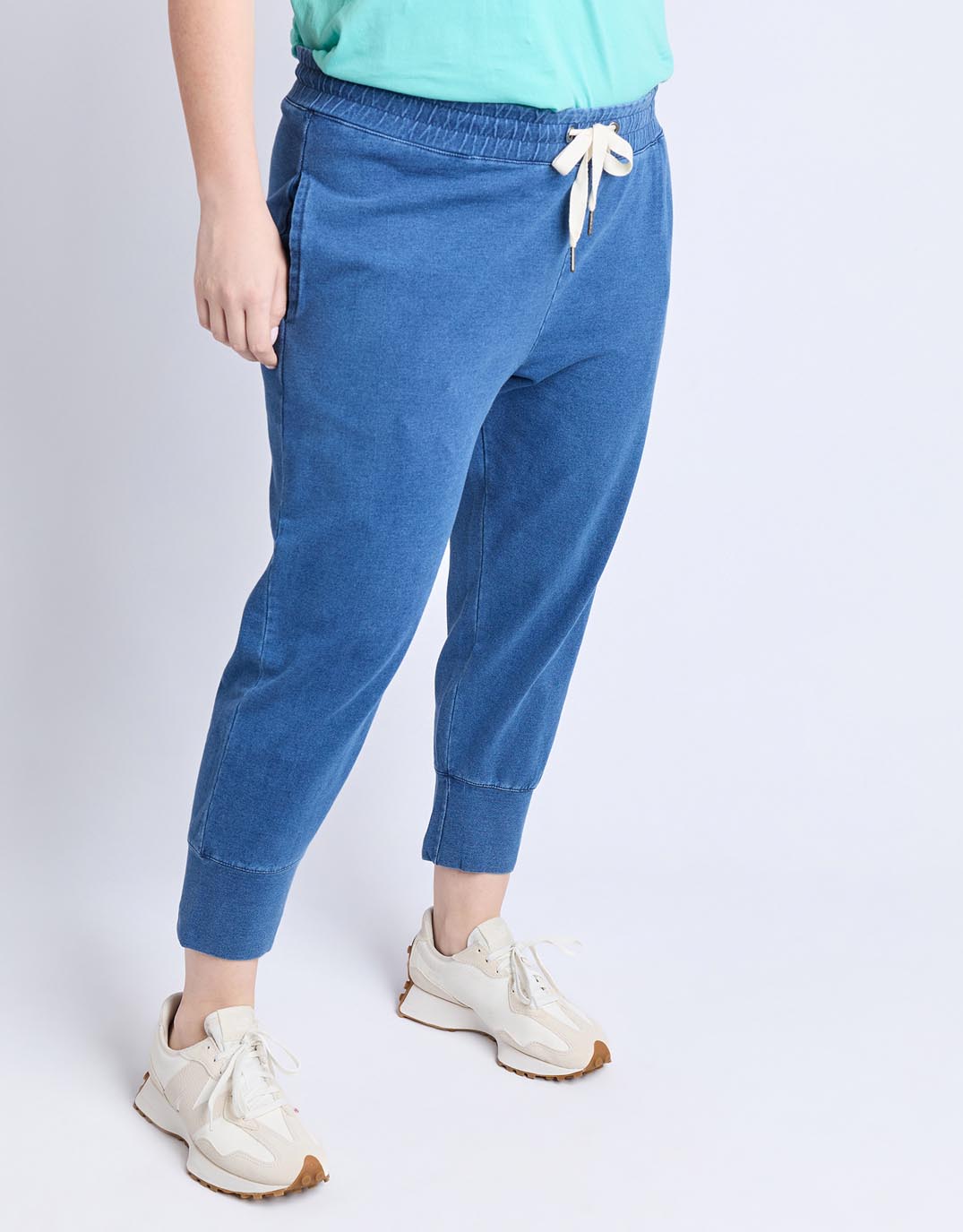 elm-3-4-brunch-pant-blue-denim-look-womens-clothing