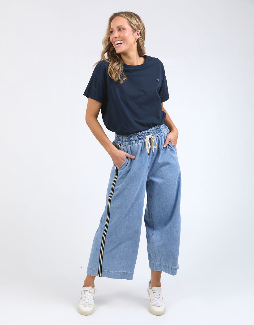 elm-greta-wide-leg-pant-with-side-tape-light-blue-wash-womens-clothing