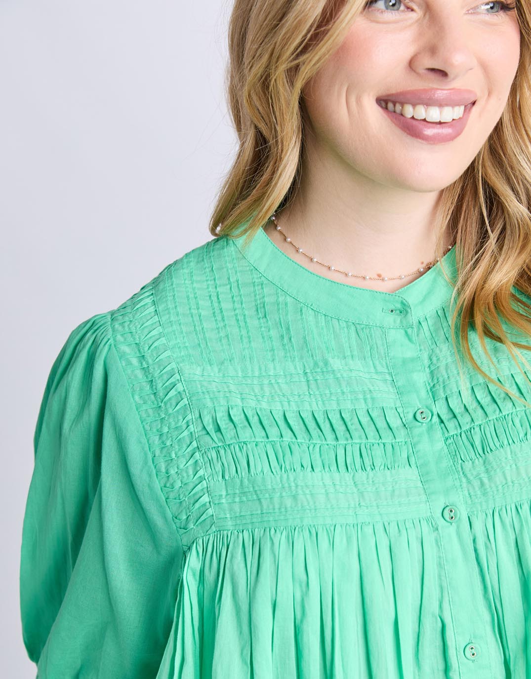 elm-monty-short-sleeve-shirt-gumdrop-green-womens-clothing