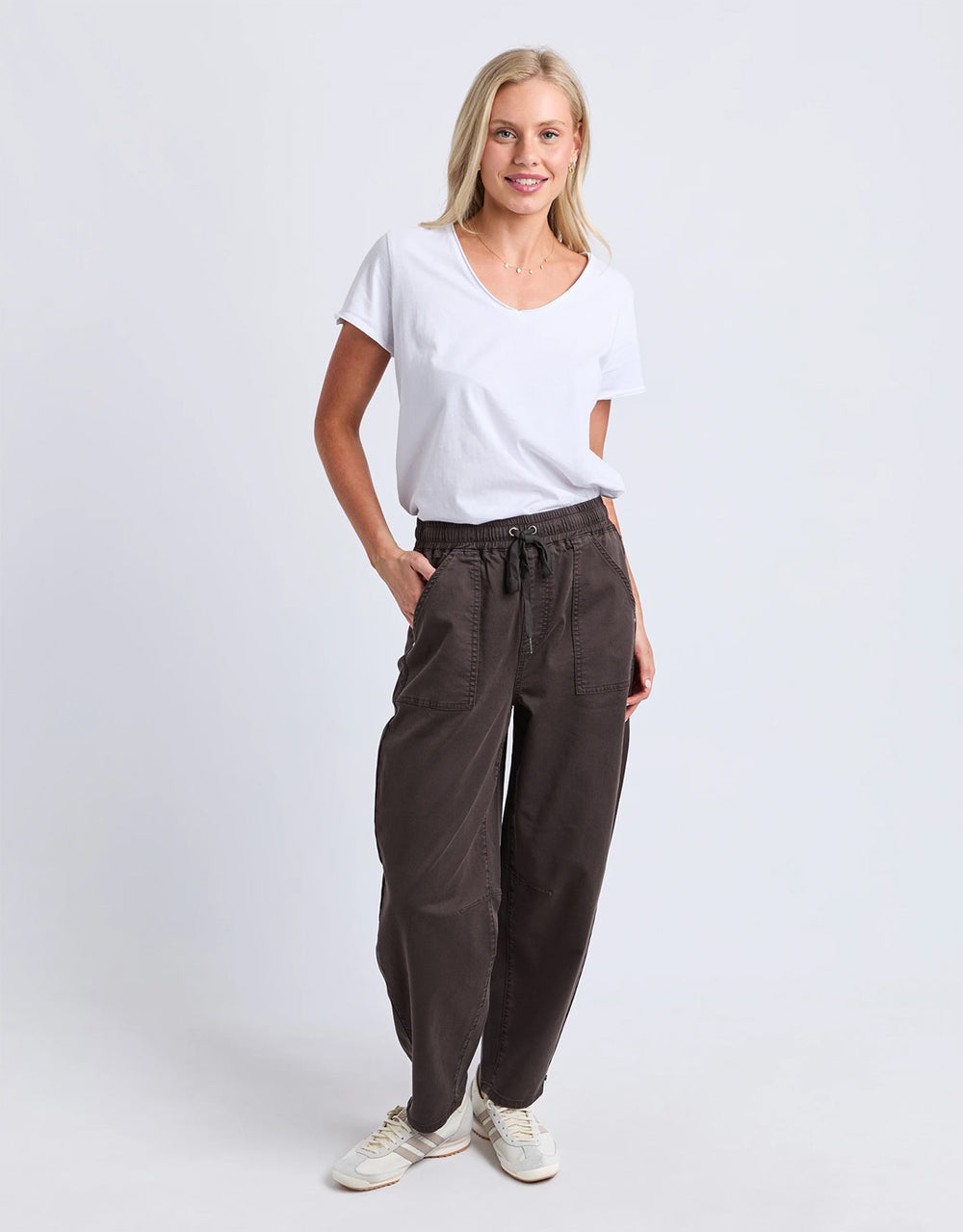 elm-quinn-barrel-jogger-chocolate-womens-clothing