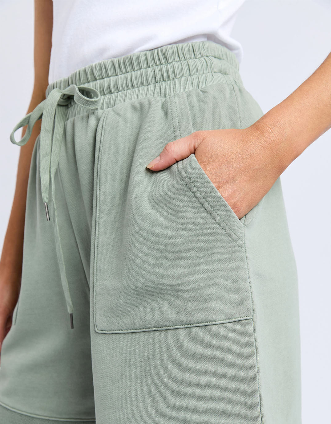 foxwood-huslter-short-green-womens-clothing