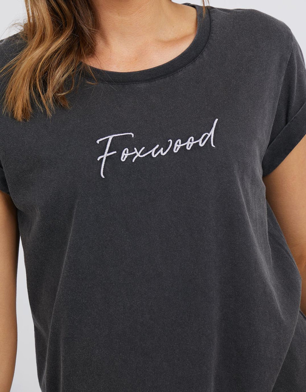 foxwood-signature-tee-black-womens-clothing