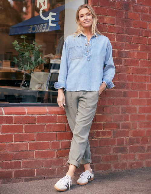 Henley Claudia Shirt - Mid Wash