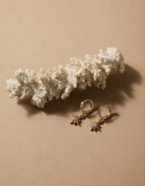 humble-heart-stardust-pendant-huggie-earrings-gold