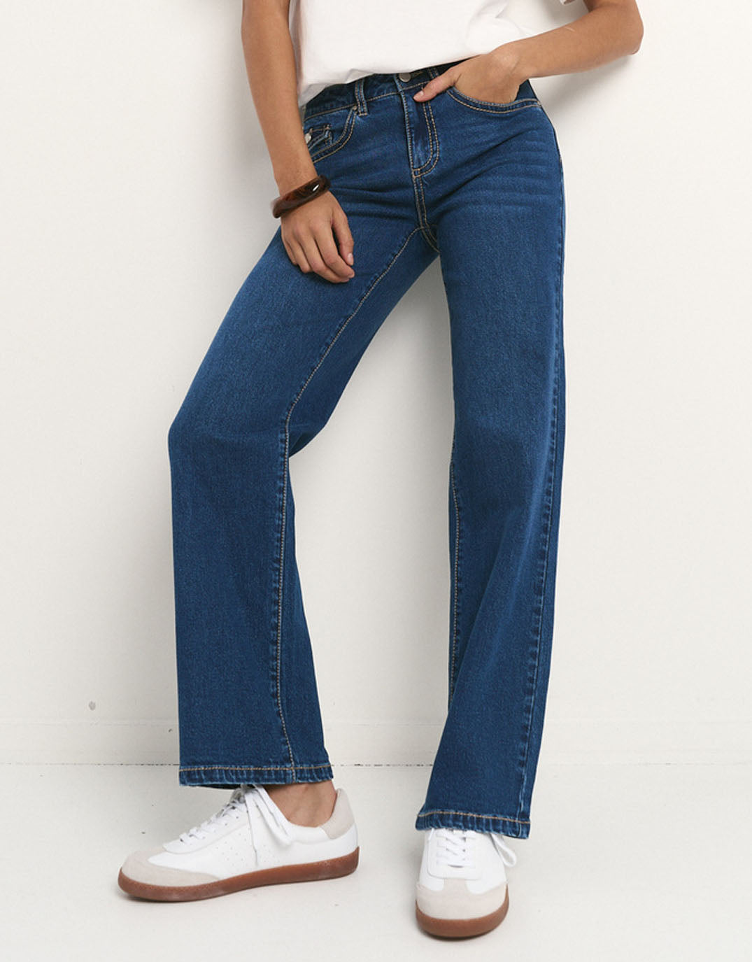 Hudson Mid Rise Straight Leg Jean - Mid Blue