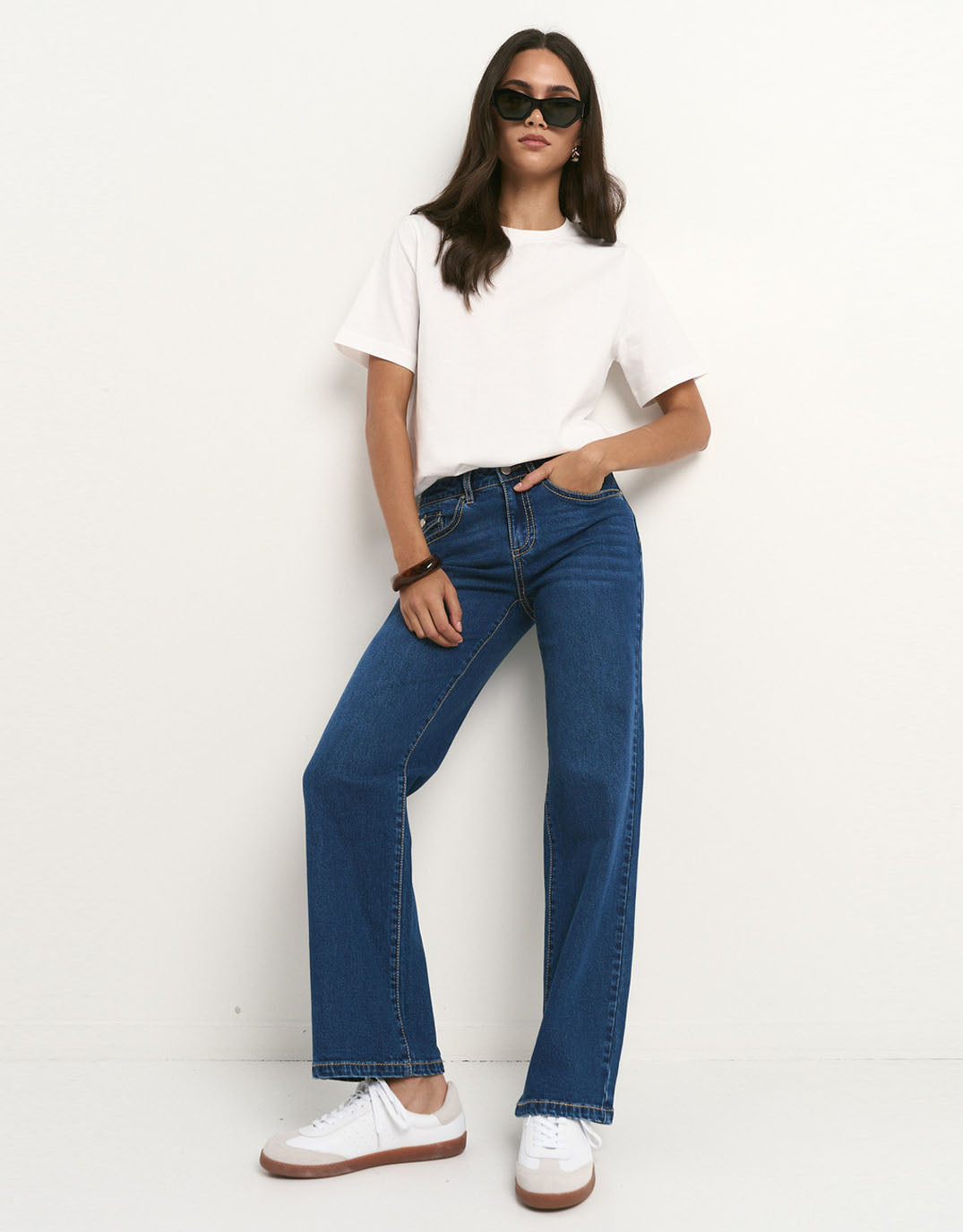 Hudson Mid Rise Straight Leg Jean - Mid Blue