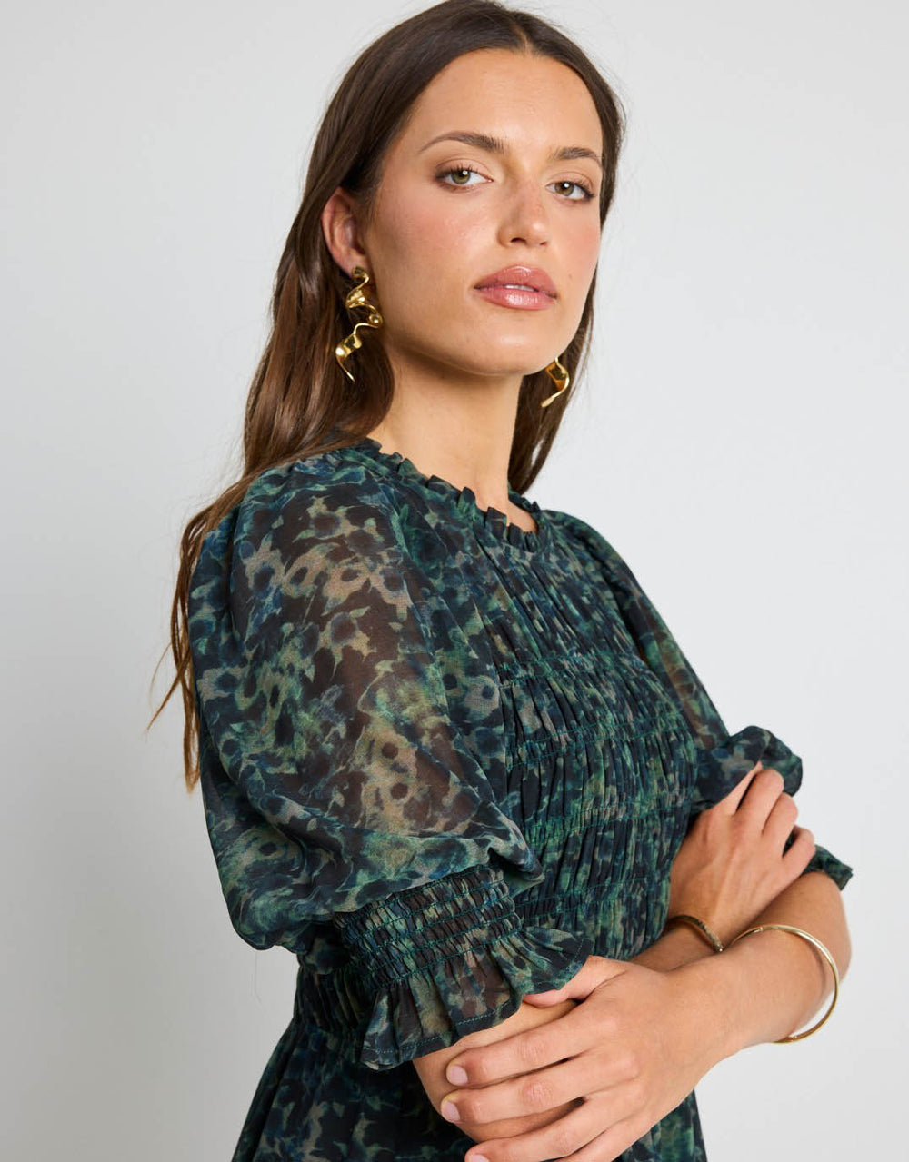 ivy-jack-showcase-ditsy-print-georgette-puff-sleeve-tiered-maxi-dress-khaki-womens-clothing