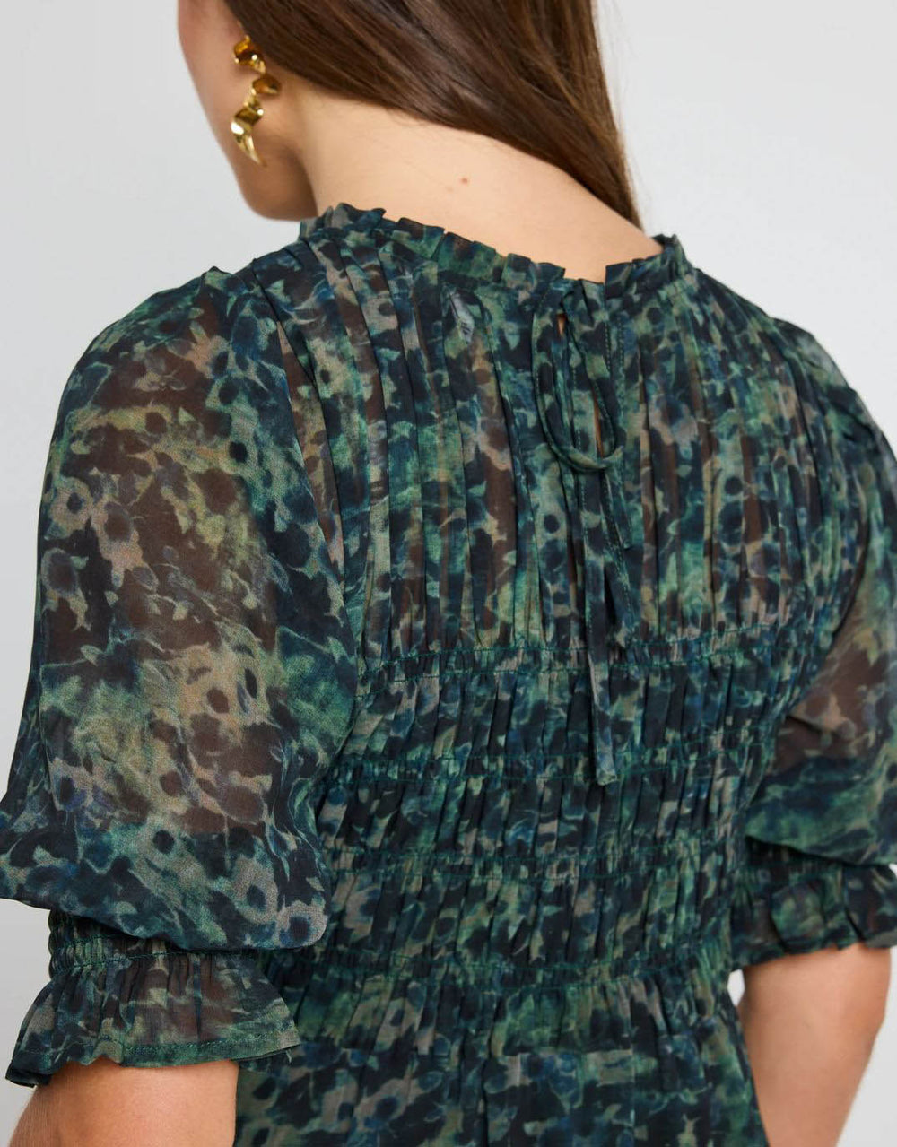 ivy-jack-showcase-ditsy-print-georgette-puff-sleeve-tiered-maxi-dress-khaki-womens-clothing