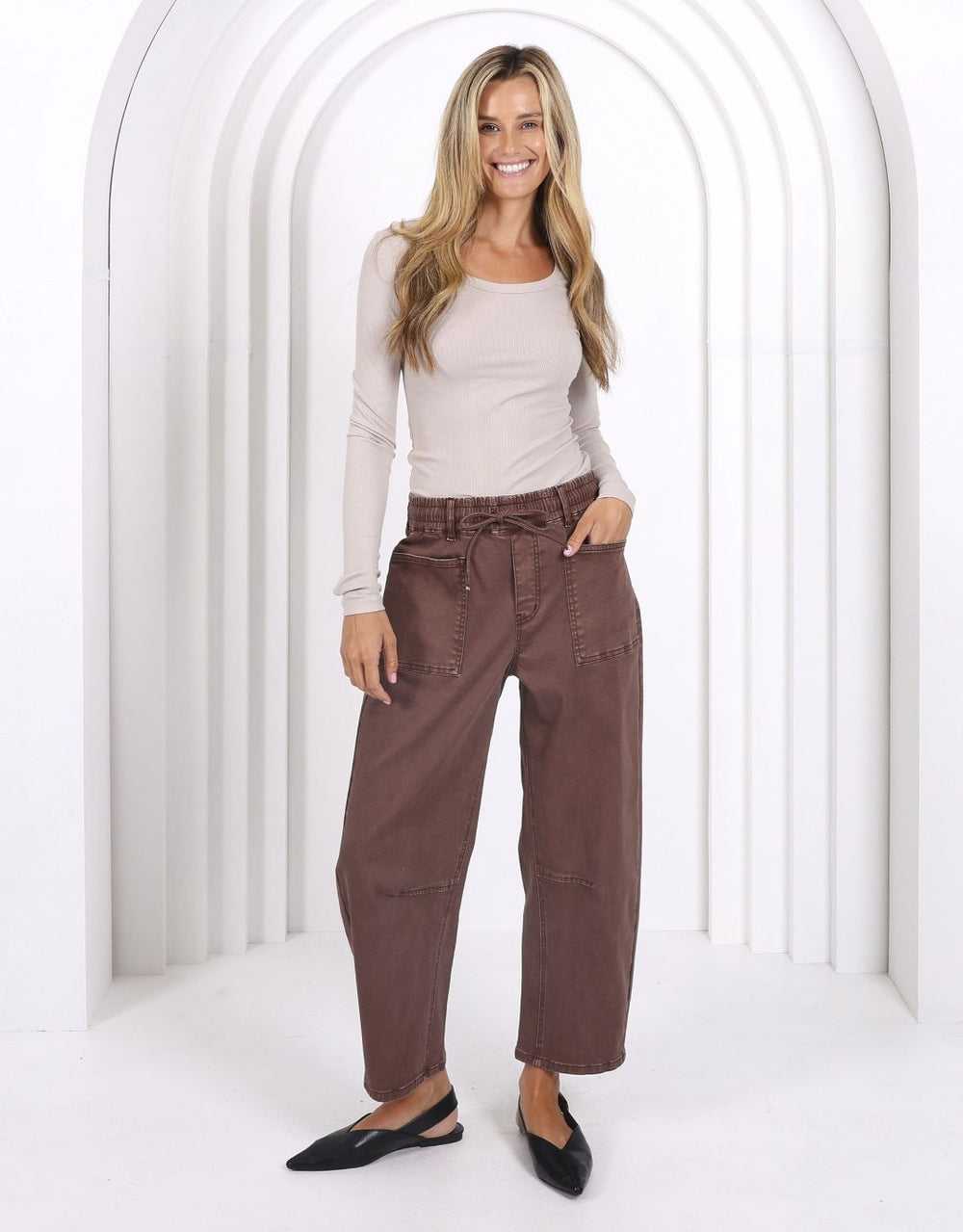 monaco-leo-barrel-jeans-chocolate-womens-clothing
