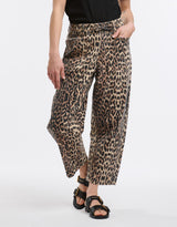 monaco-leo-barrel-jeans-leopard-print-womens-clothing