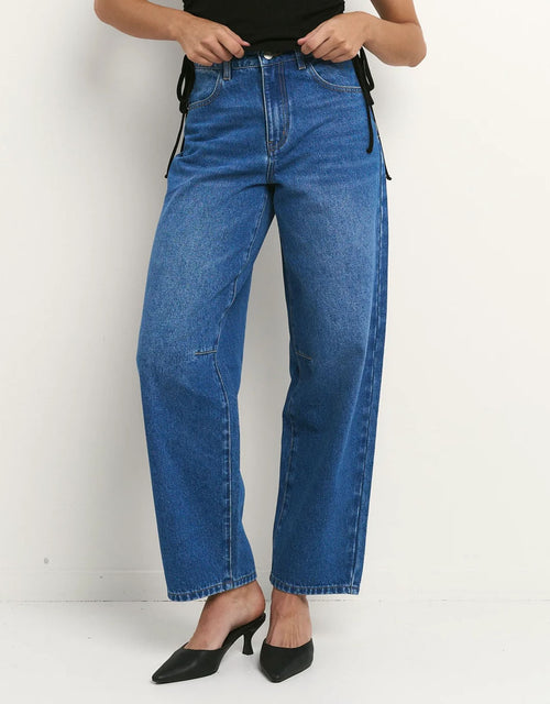 reunion-the-label-berlin-barrel-leg-jean-mid-blue-womens-clothing