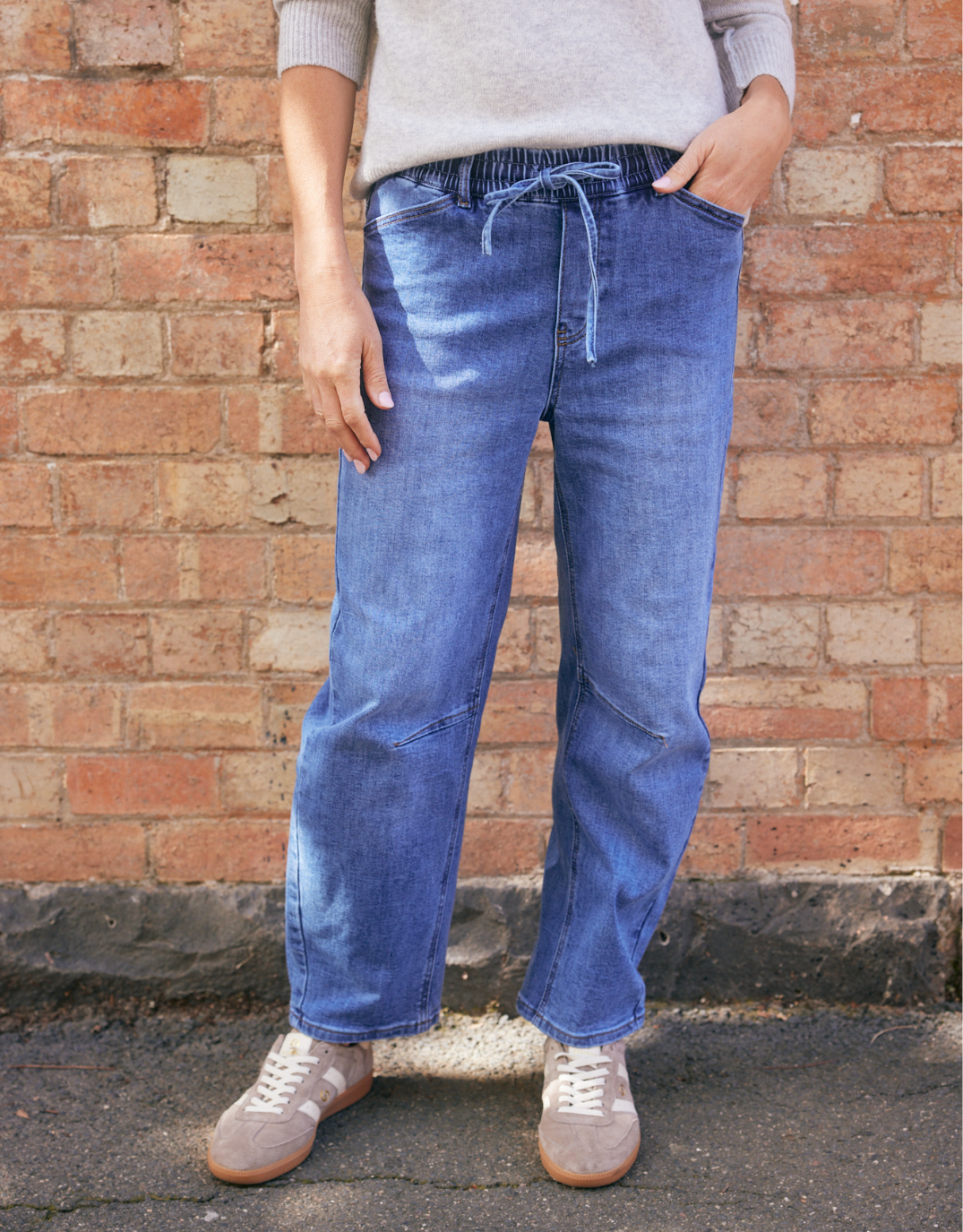 Sienna Barrel Jeans - Mid Blue