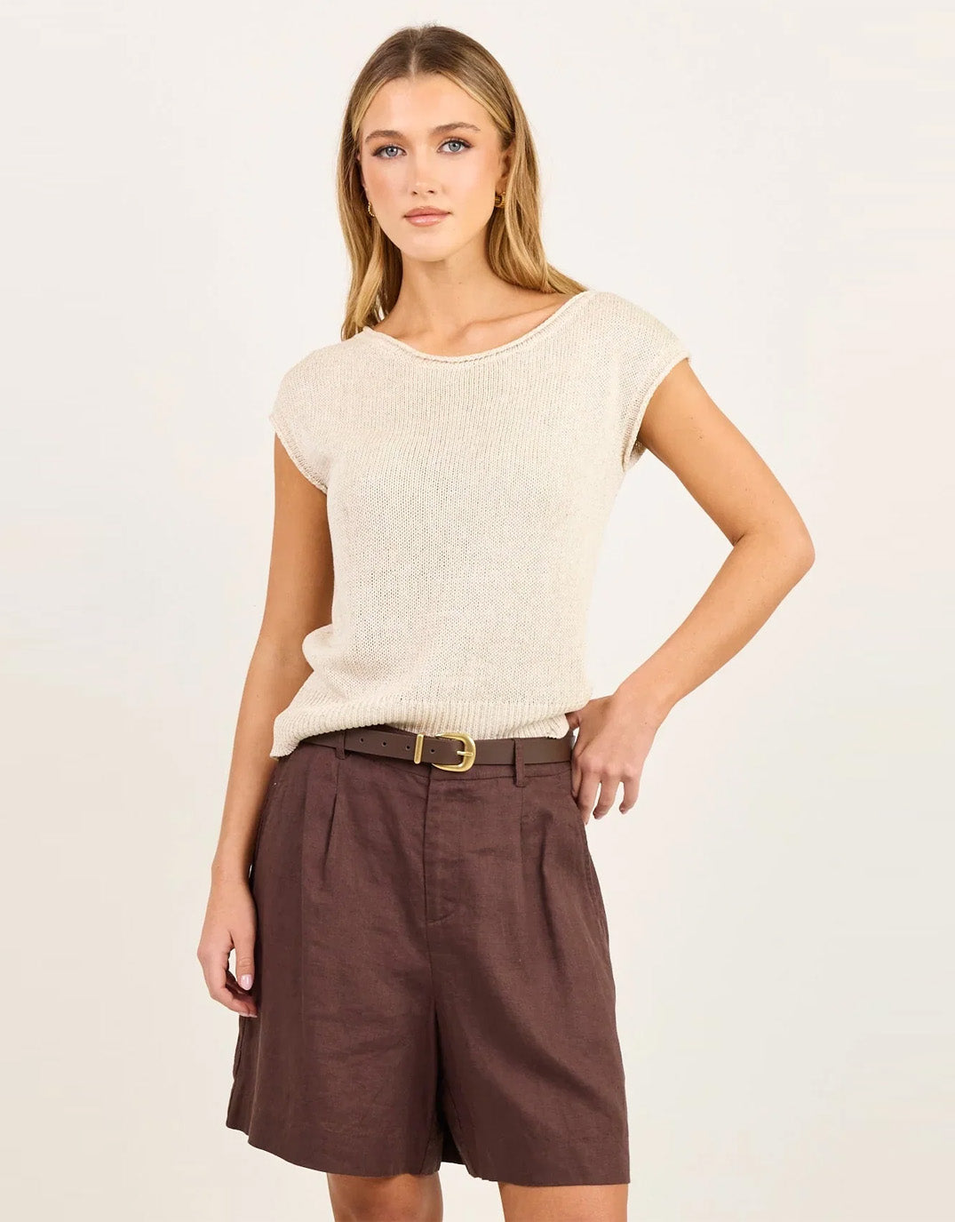 stories-be-told-literal-linen-pleat-front-shorts-chocolate-womens-clothing