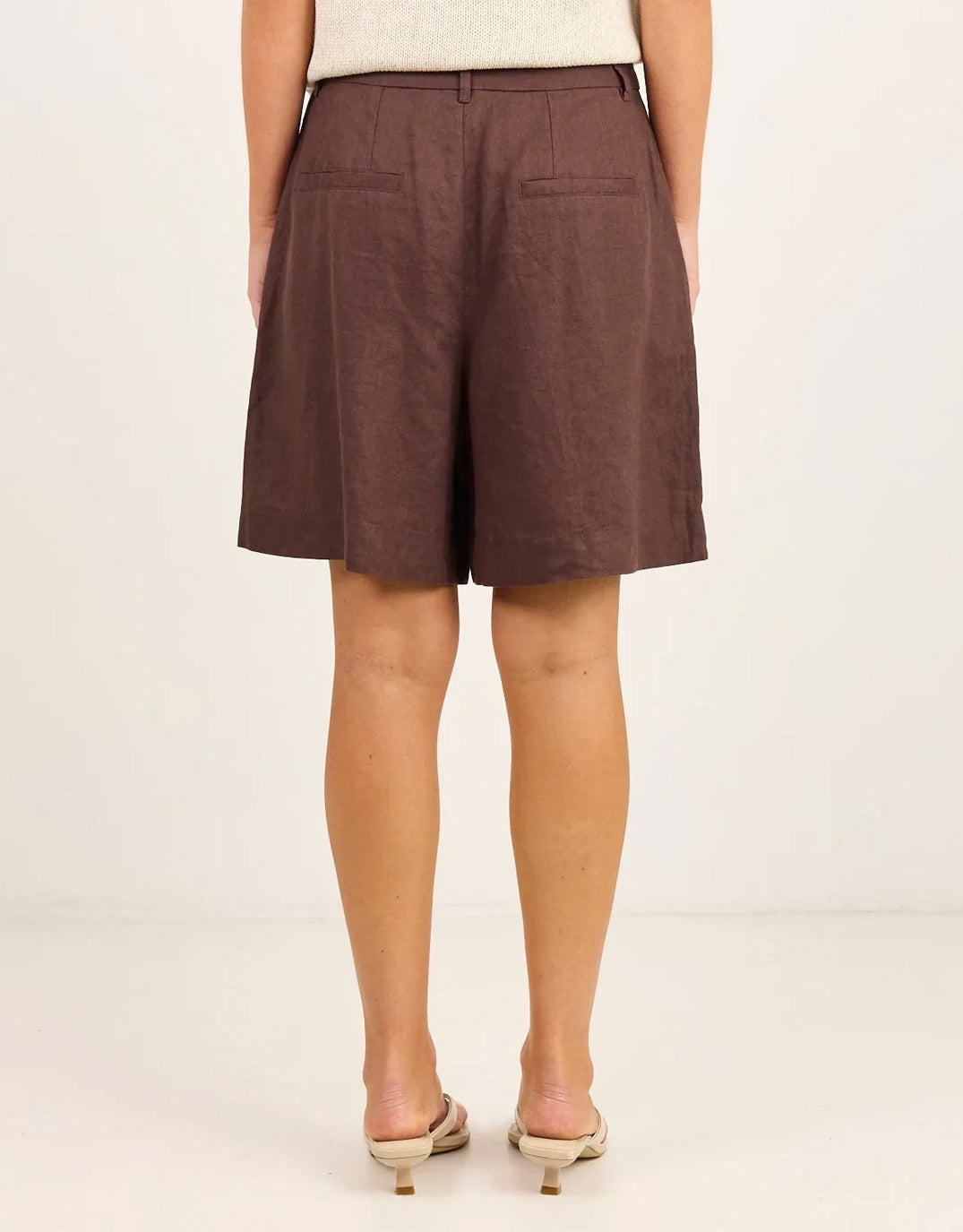 stories-be-told-literal-linen-pleat-front-shorts-chocolate-womens-clothing