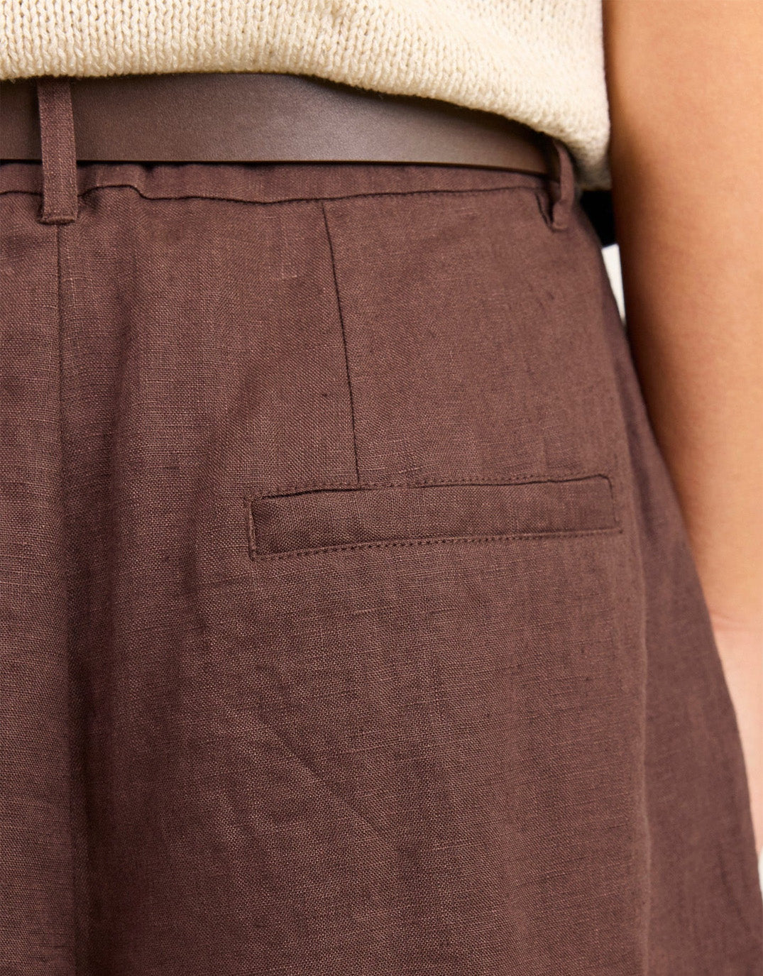 stories-be-told-literal-linen-pleat-front-shorts-chocolate-womens-clothing