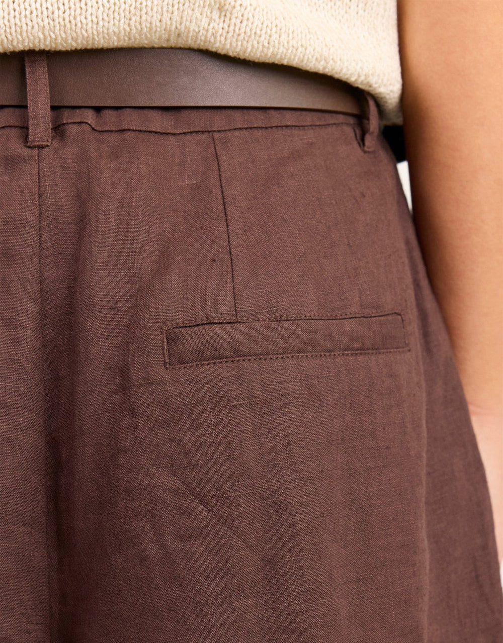 stories-be-told-literal-linen-pleat-front-shorts-chocolate-womens-clothing