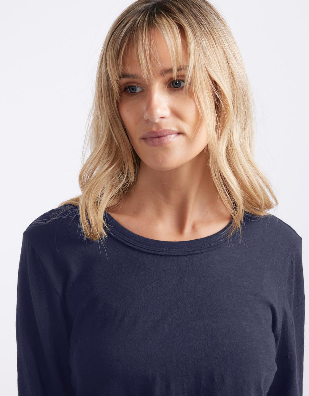 white-co-essential-scoop-hem-long-sleeve-t-shirt-navy-womens-clothing