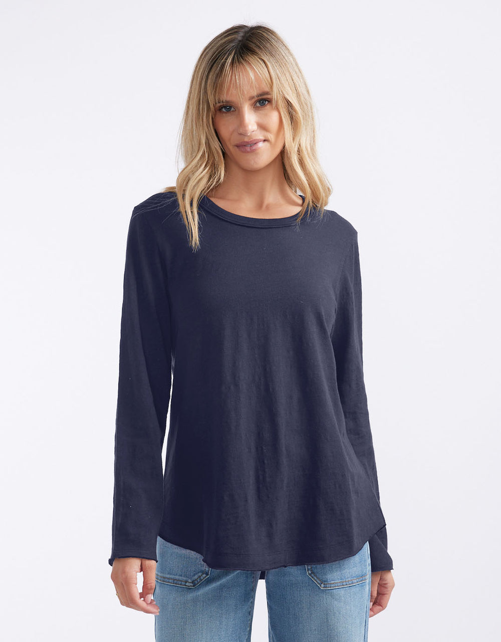 white-co-essential-scoop-hem-long-sleeve-t-shirt-navy-womens-clothing