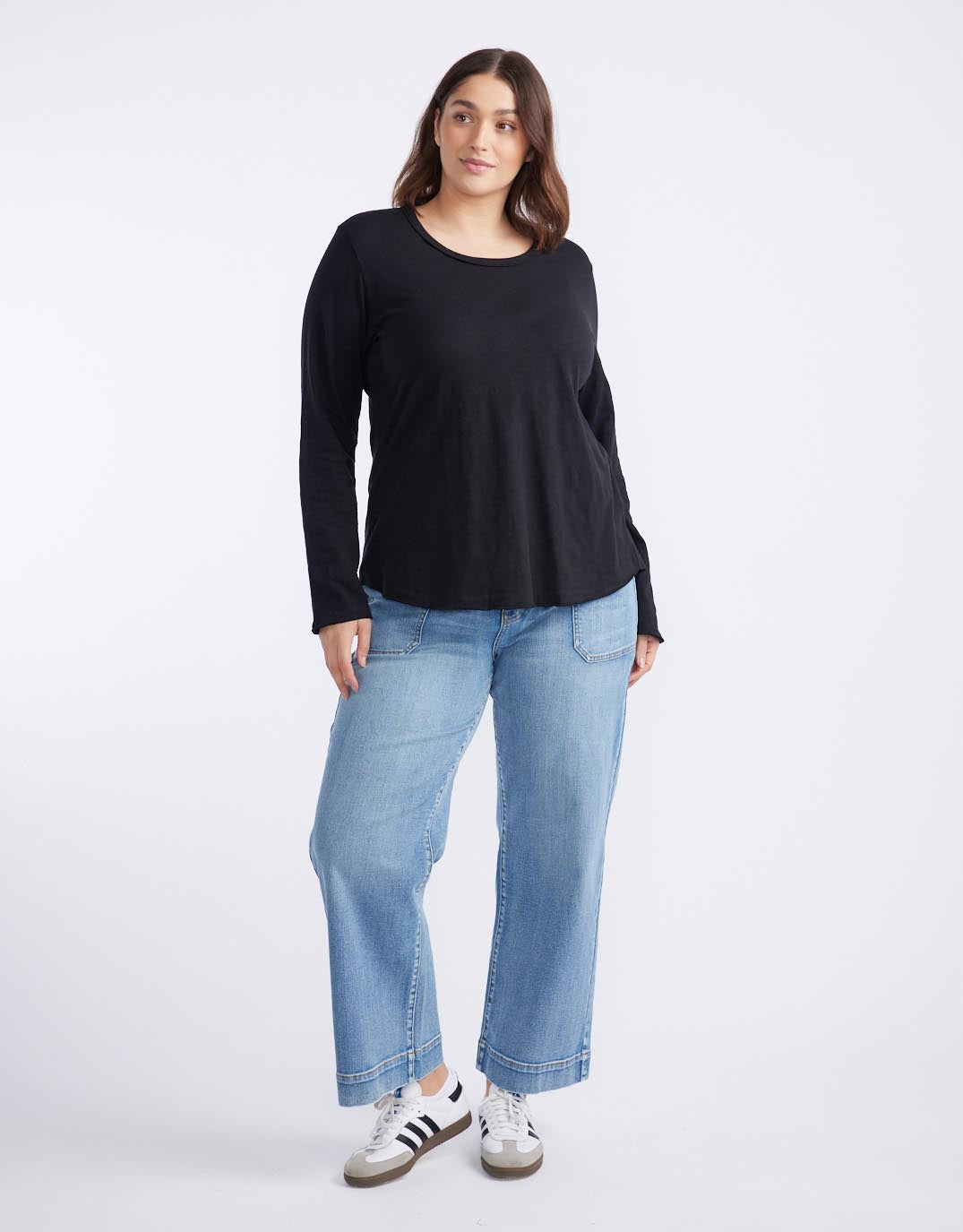 Essential Scoop Hem Long Sleeve T-shirt - Black White & Co. for