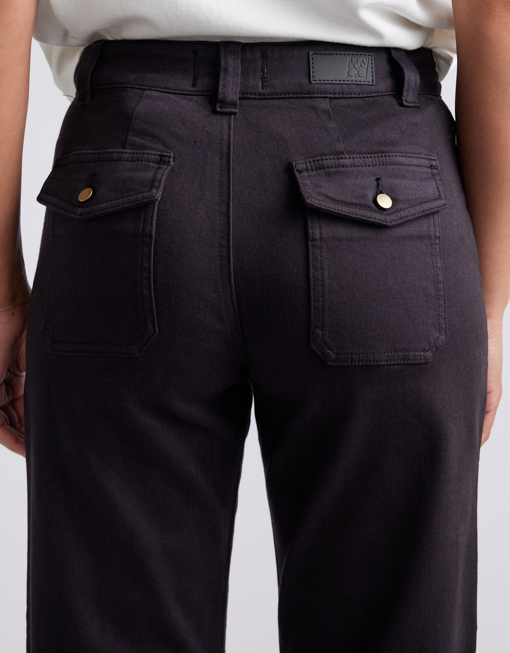 Saskia Cargo Barrel Jean - Washed Black
