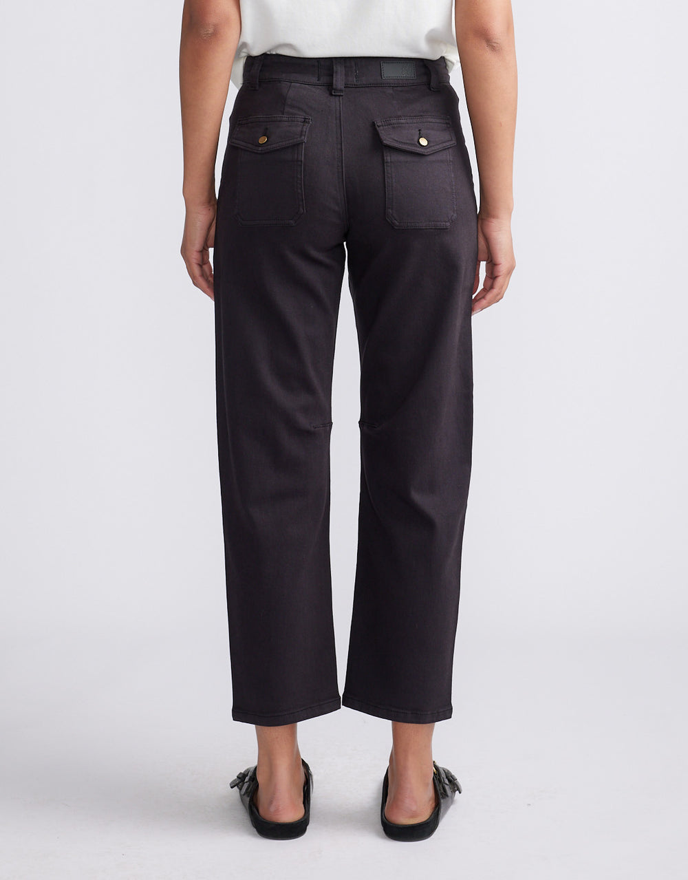 Saskia Cargo Barrel Jean - Washed Black