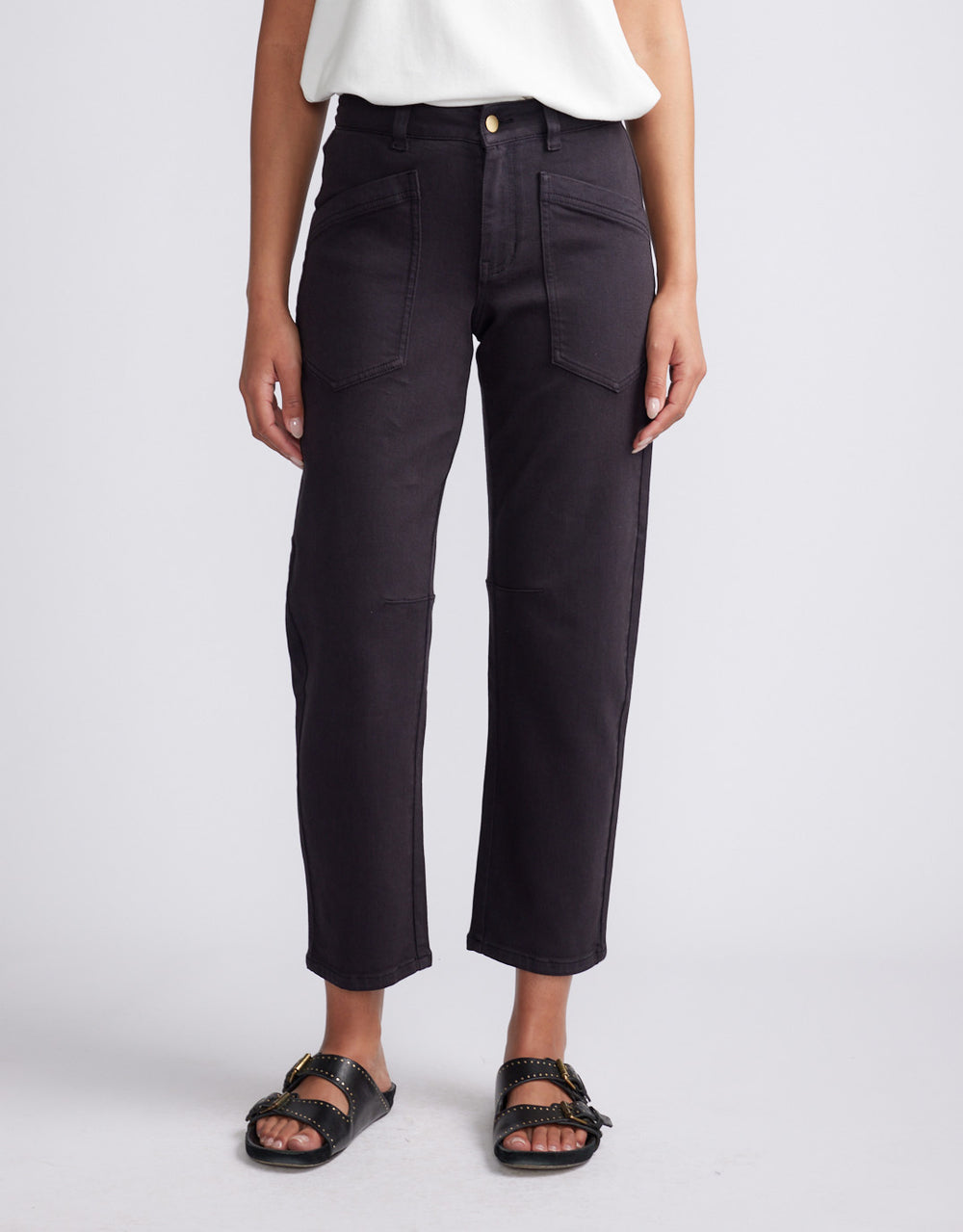 Saskia Cargo Barrel Jean - Washed Black